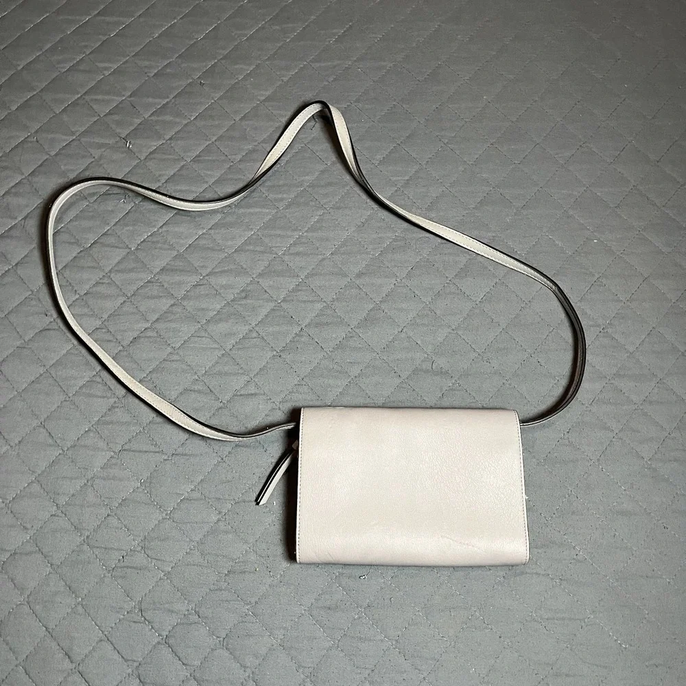 Simply Vera Vera Wang Grey‎ White Floral Faux Leather Crossbody Purse